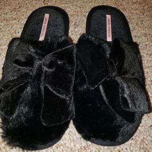 Pink Victoria Secret (7-8) Black slippers size M